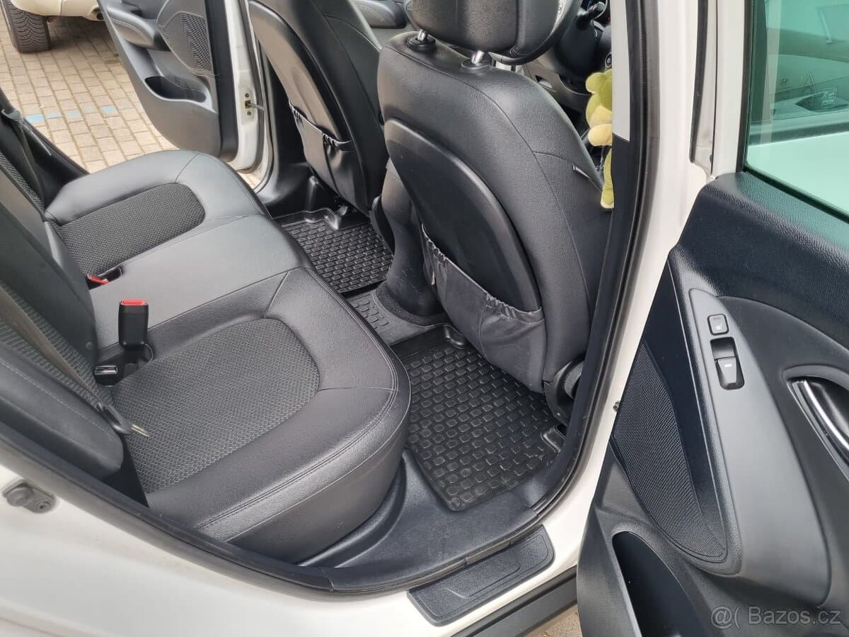 2012 Hyundai ix35 - 11