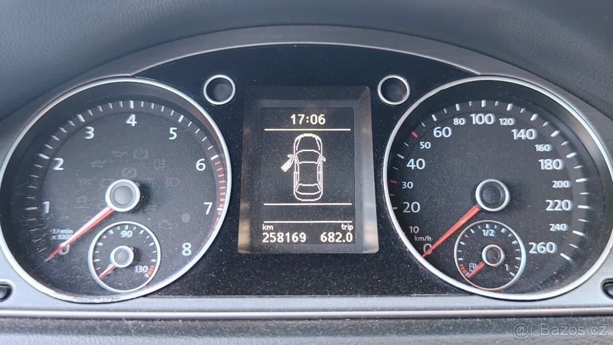 2011 Volkswagen PASSAT - 11