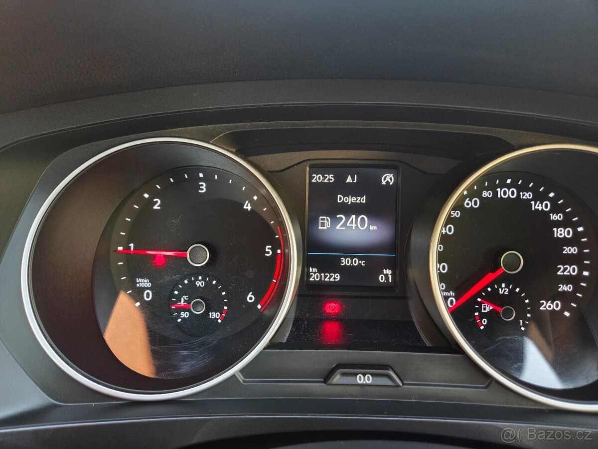 2016 Volkswagen TIGUAN - 11