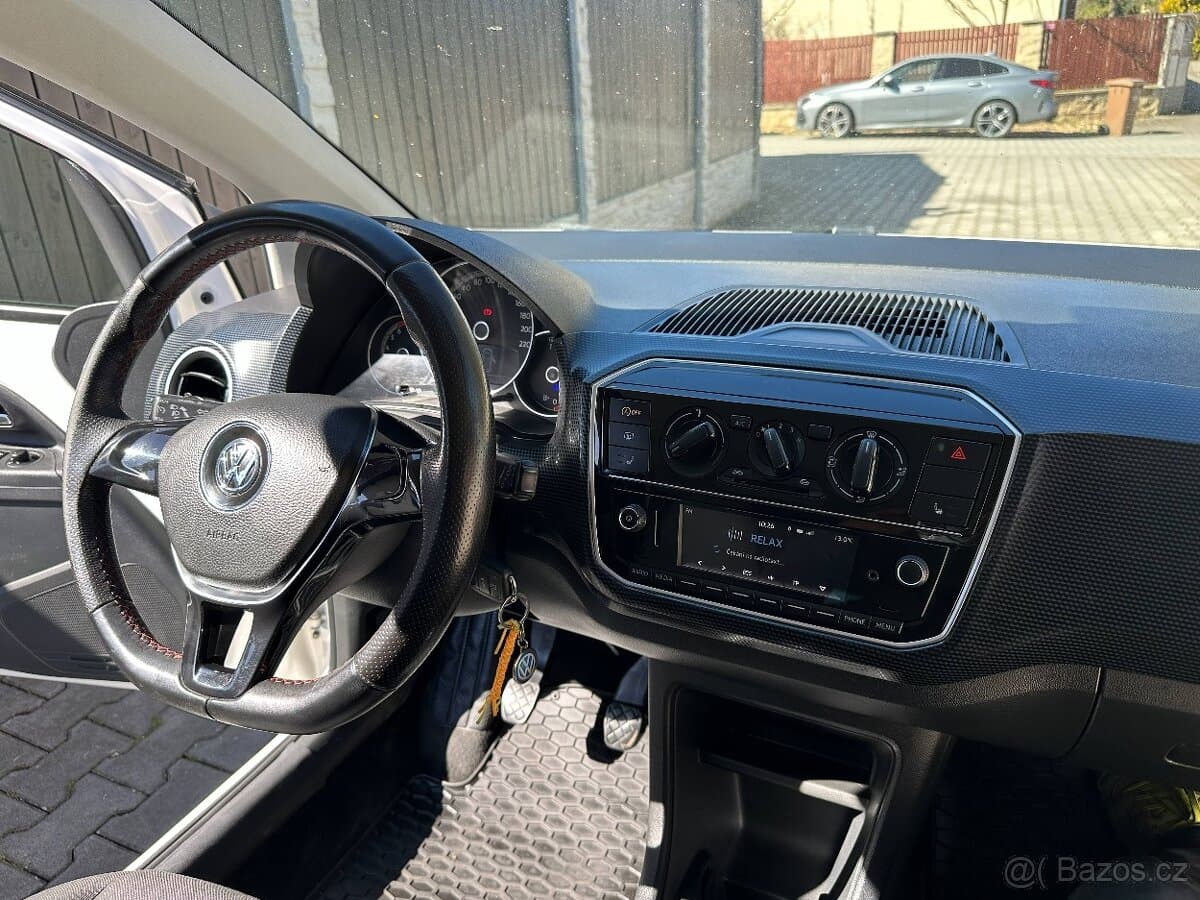 2017 Volkswagen UP! - 11