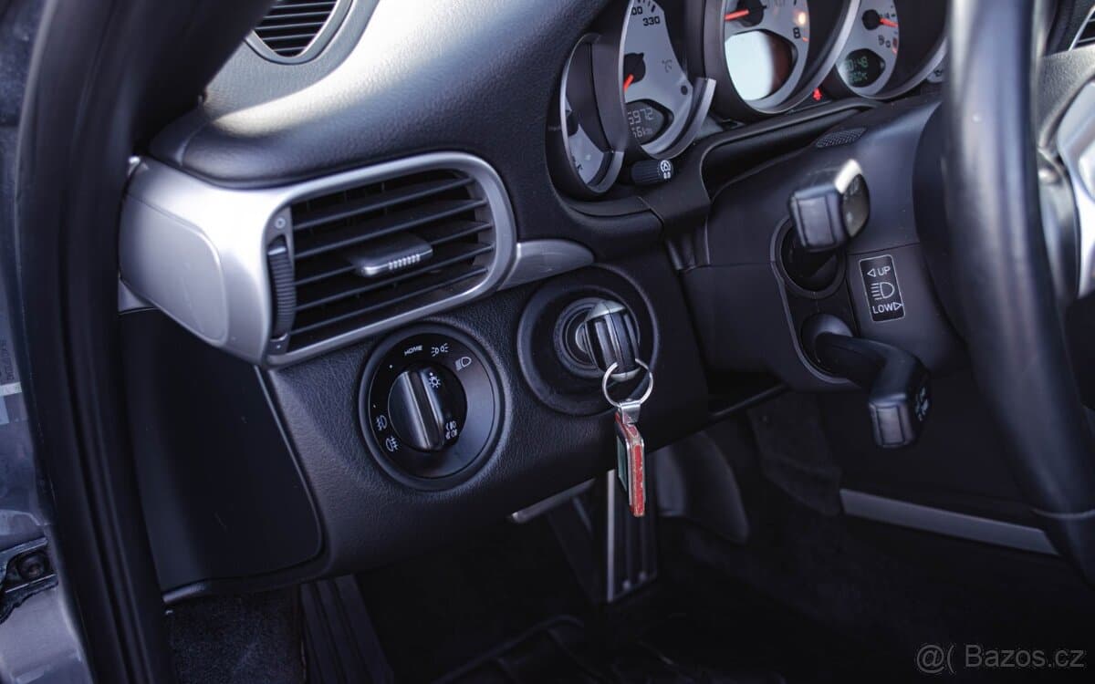 2005 Porsche 911 - 11