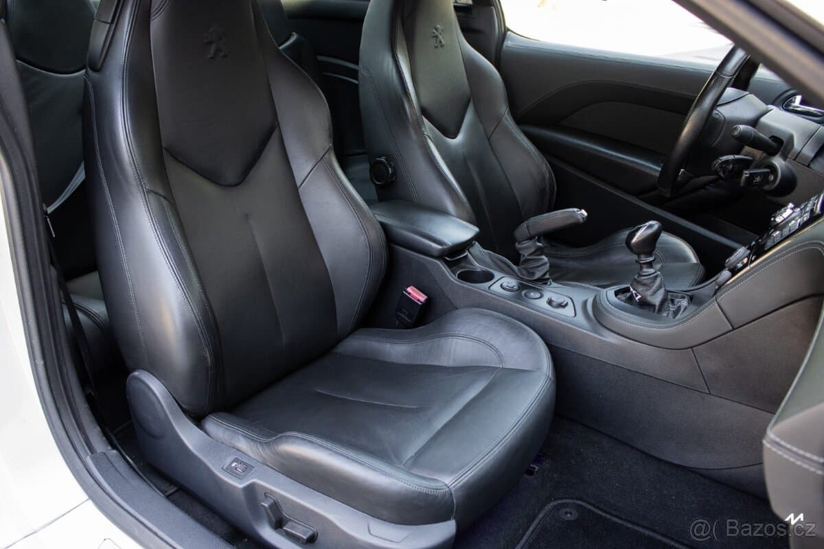 2011 Peugeot RCZ - 11