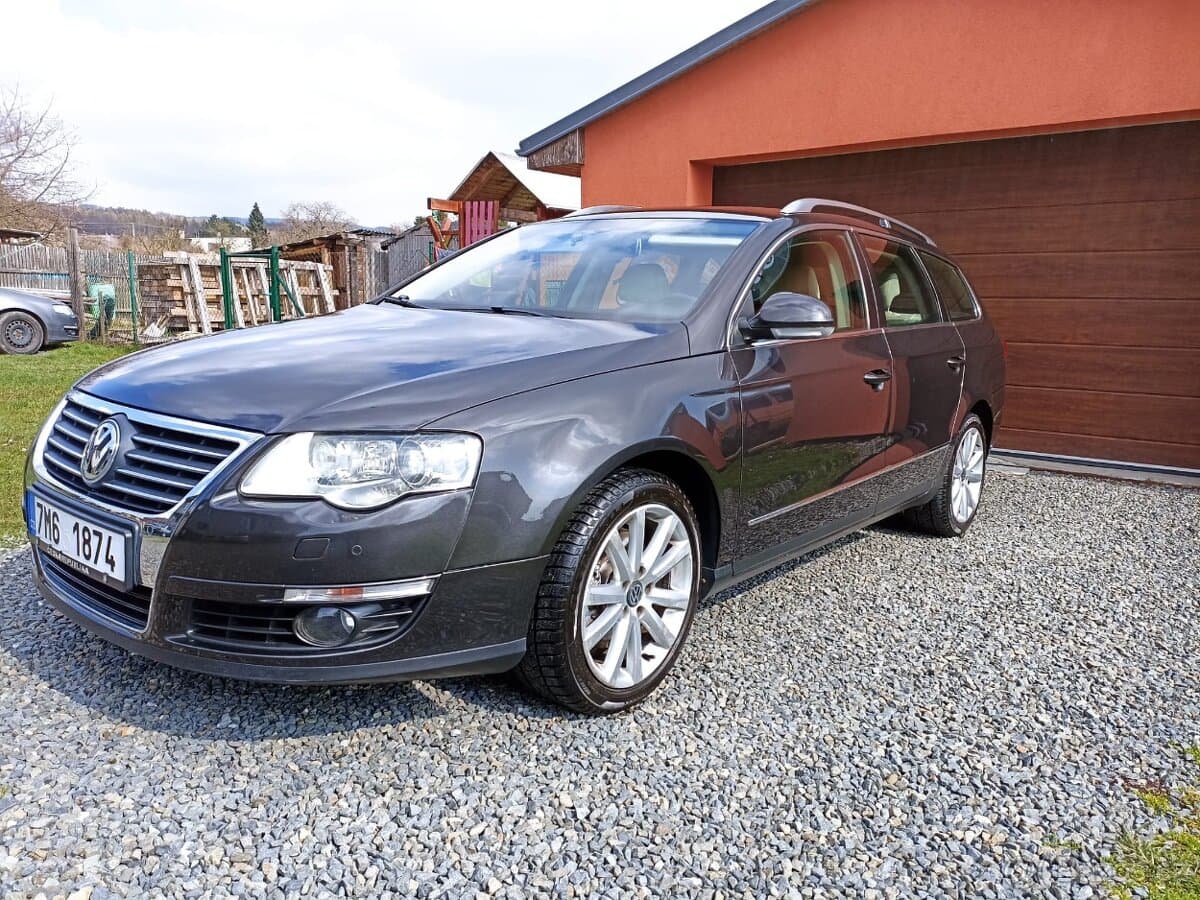 2010 Volkswagen PASSAT - 11