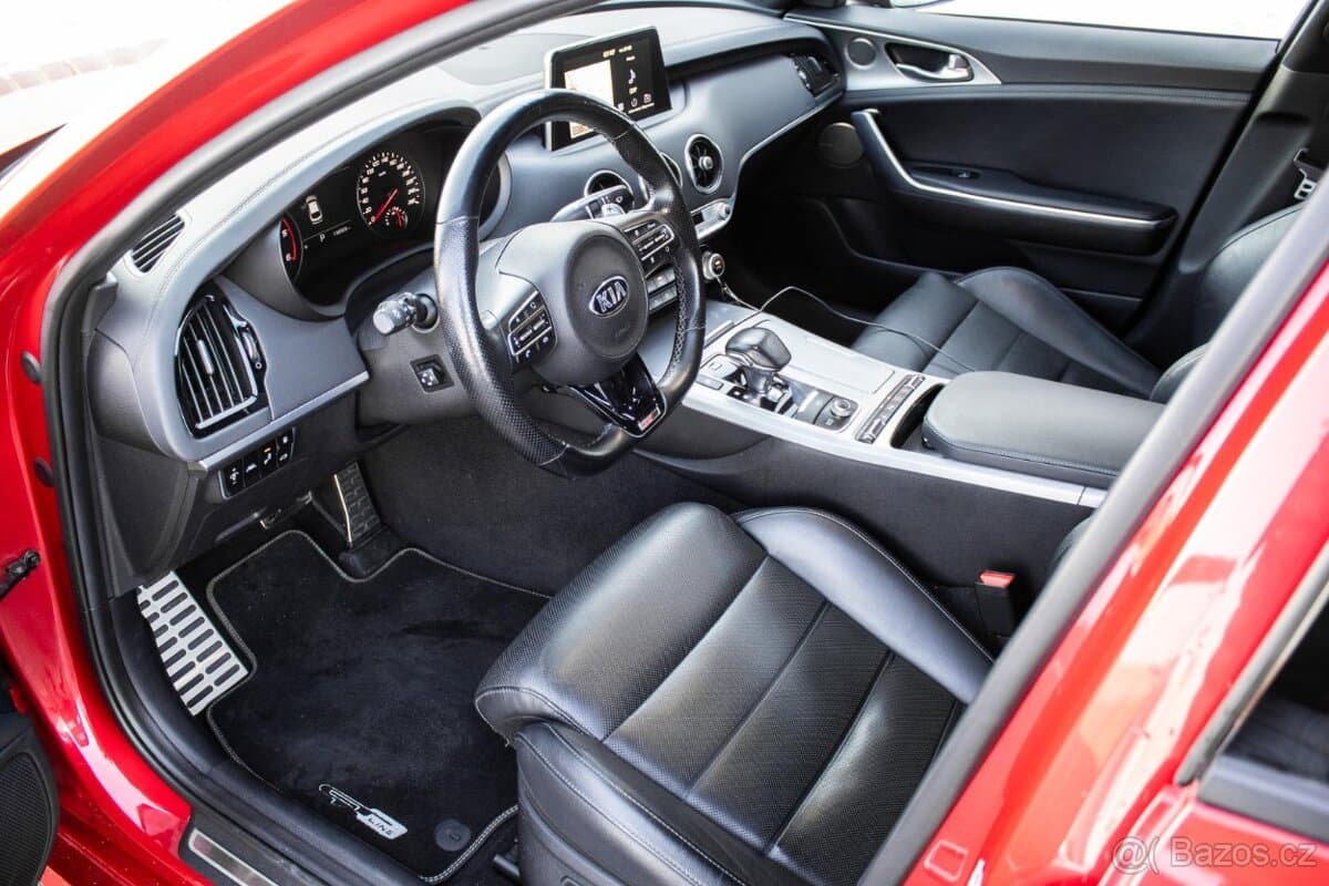 2019 Kia STINGER - 11