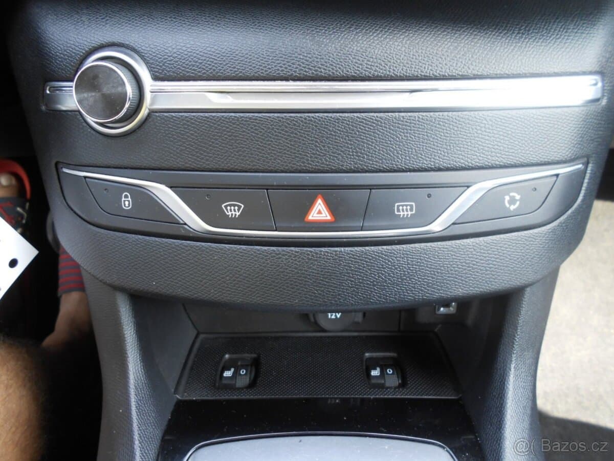 2018 Peugeot 308 - 11