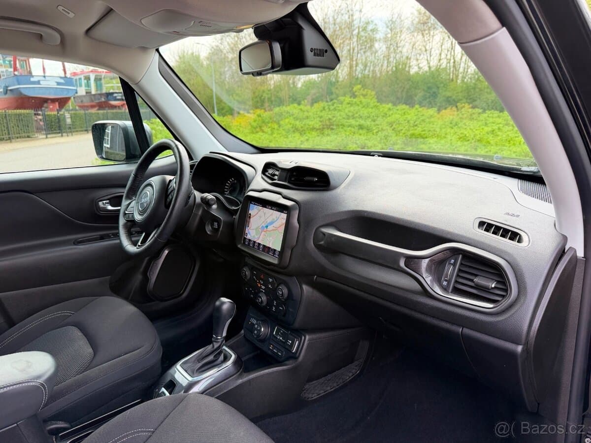 2022 Jeep RENEGADE - 11