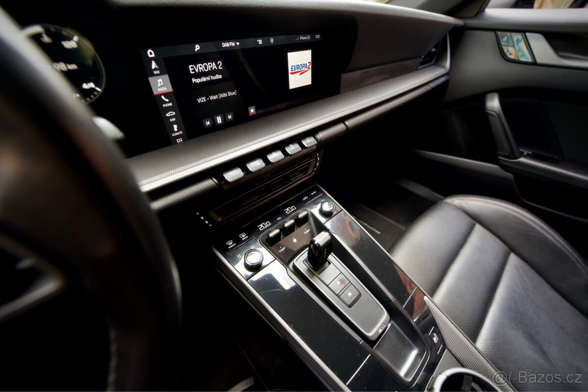 2020 Porsche 911 - 11