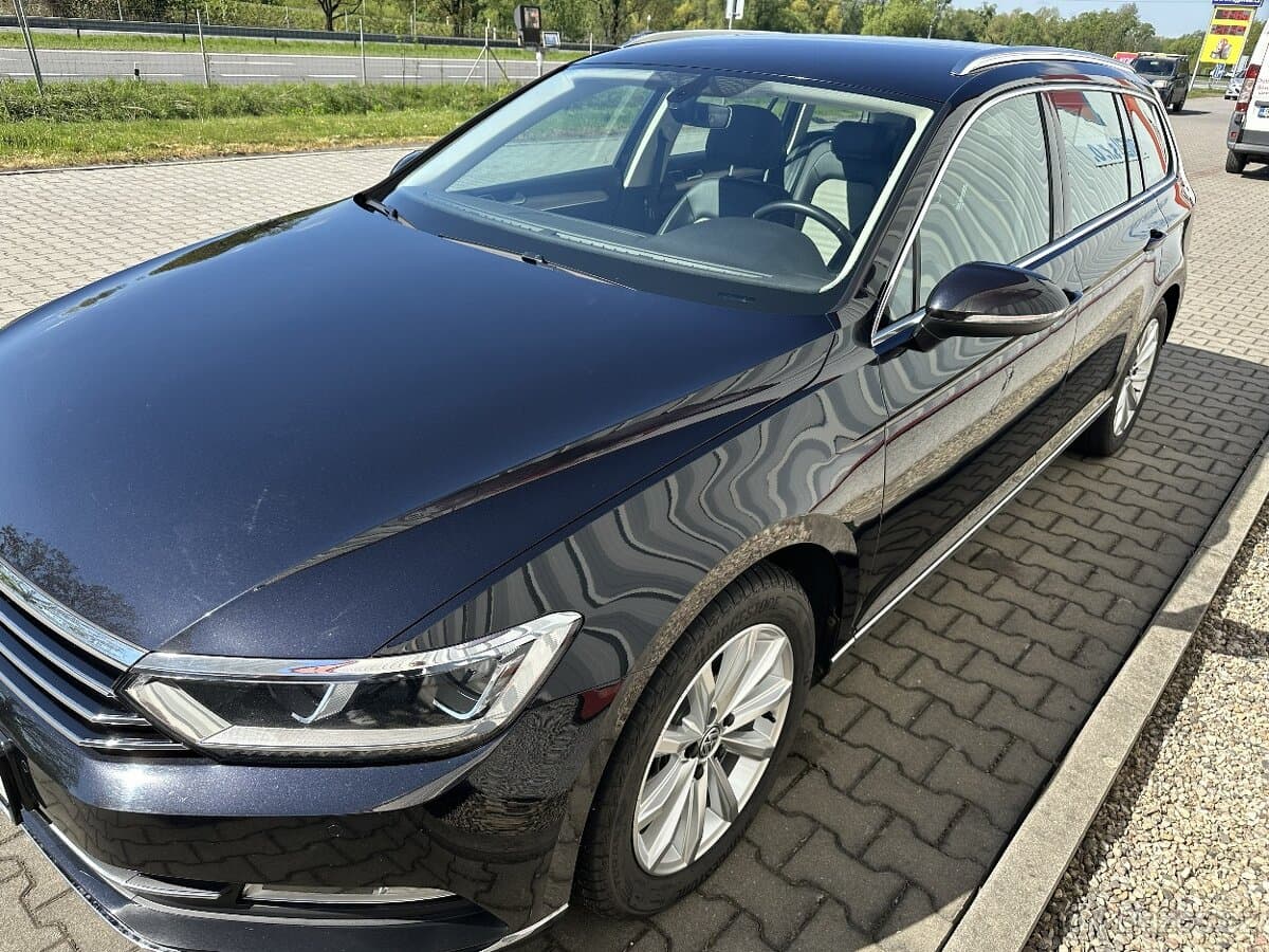 2015 Volkswagen PASSAT - 11