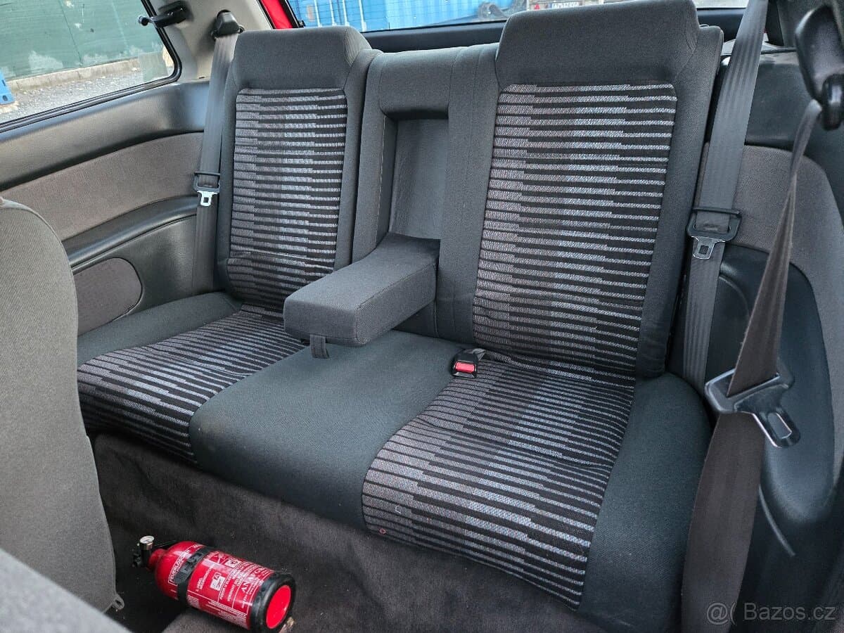 1990 Mazda 323 - 11