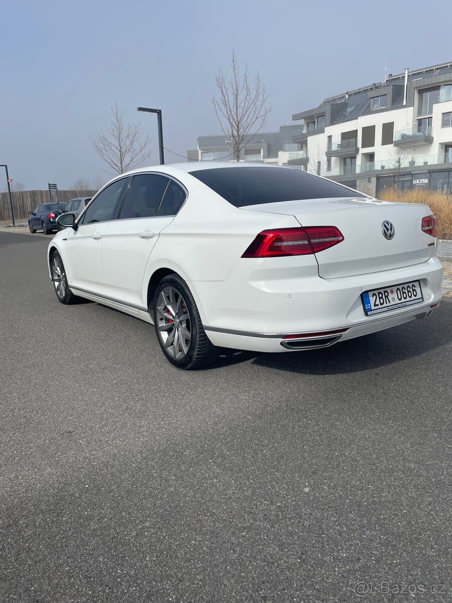 2015 Volkswagen PASSAT - 11