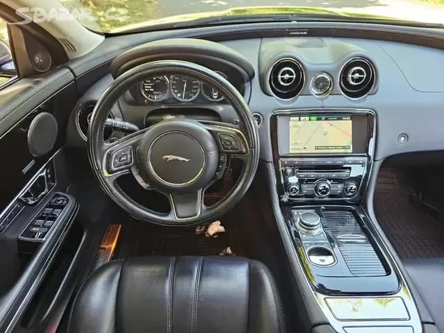 2015 Jaguar XJ - 11