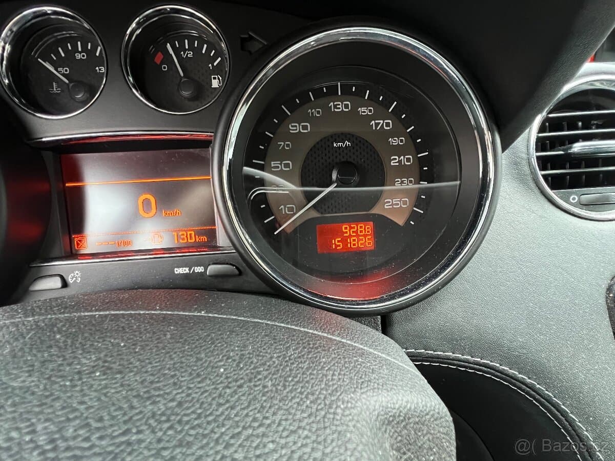2010 Peugeot RCZ - 11