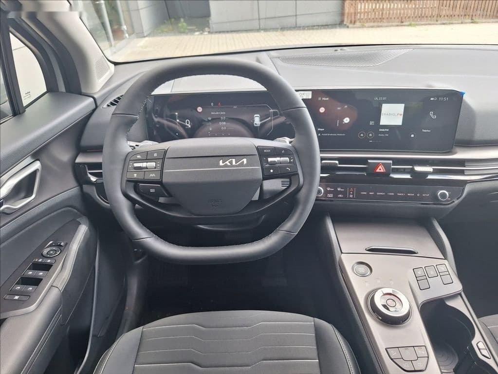 2025 Kia SPORTAGE - 11