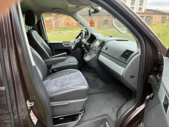2015 Volkswagen MULTIVAN - 11