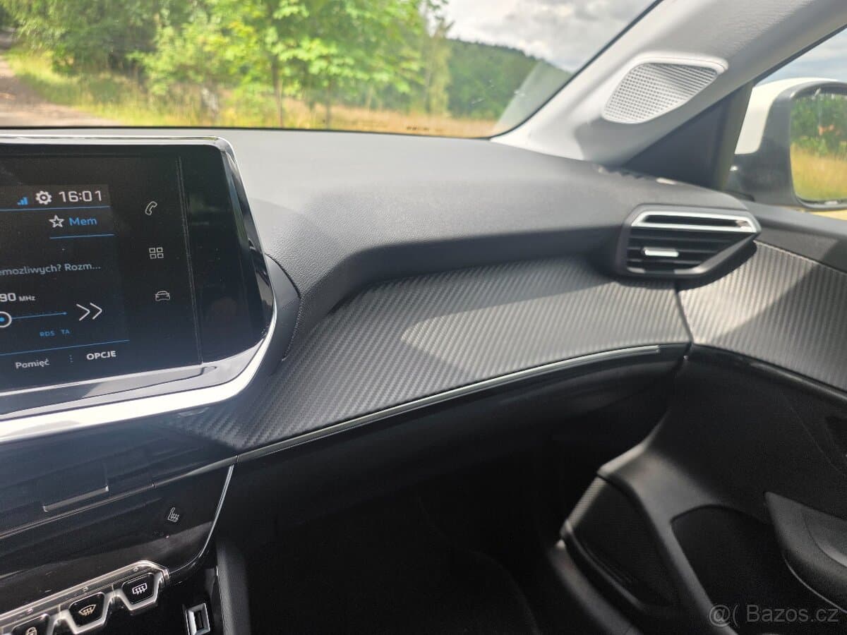 2020 Peugeot 208 - 11
