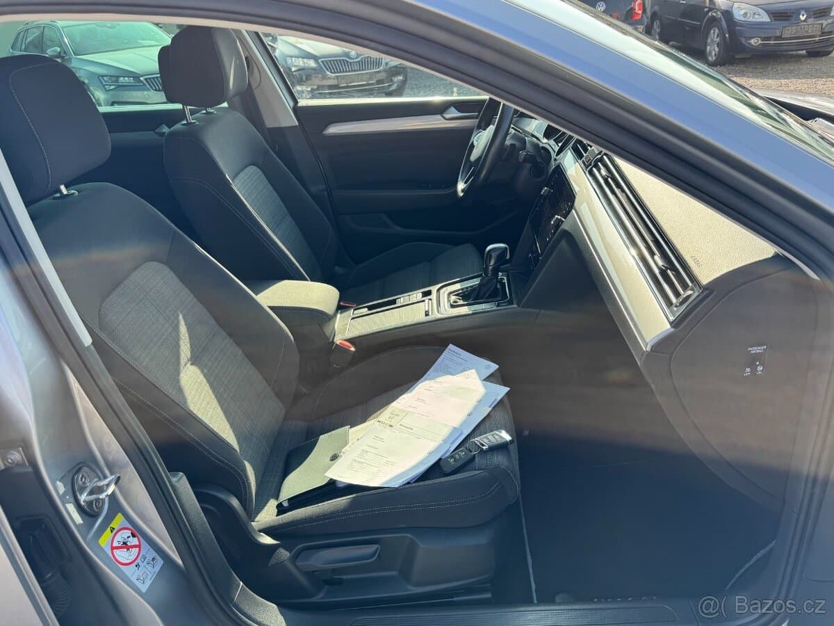 2021 Volkswagen PASSAT - 11