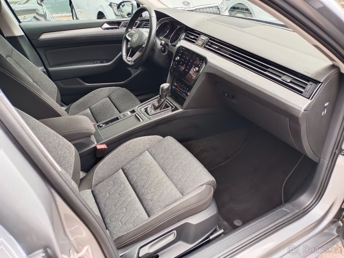 2023 Volkswagen PASSAT - 11