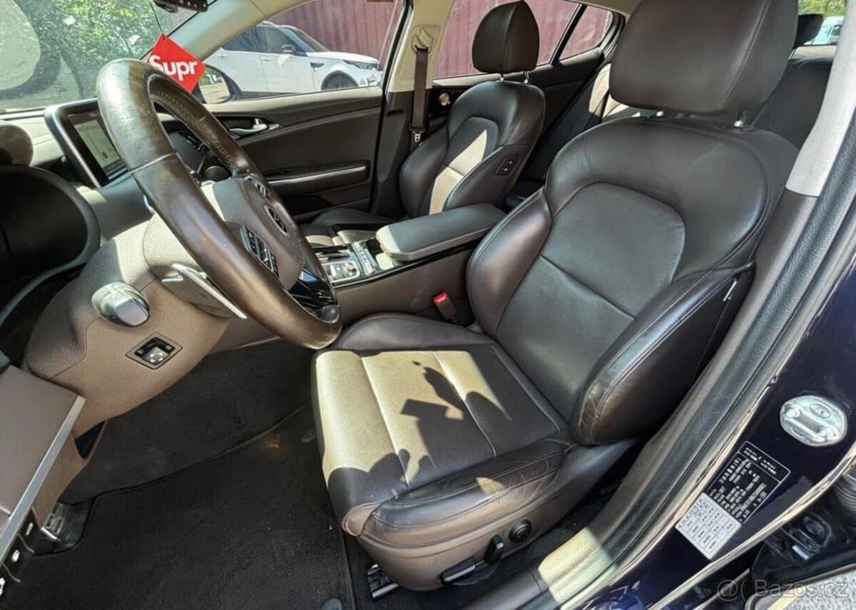 2018 Kia STINGER - 11