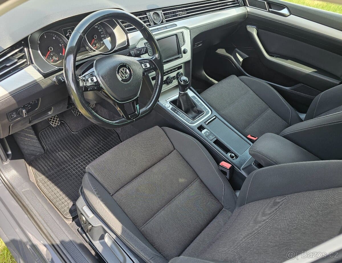 2015 Volkswagen PASSAT - 11