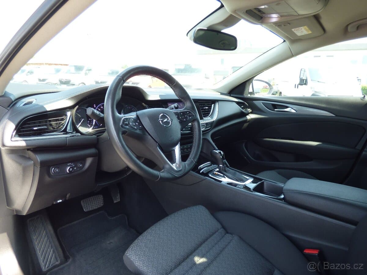 2019 Opel INSIGNIA - 11
