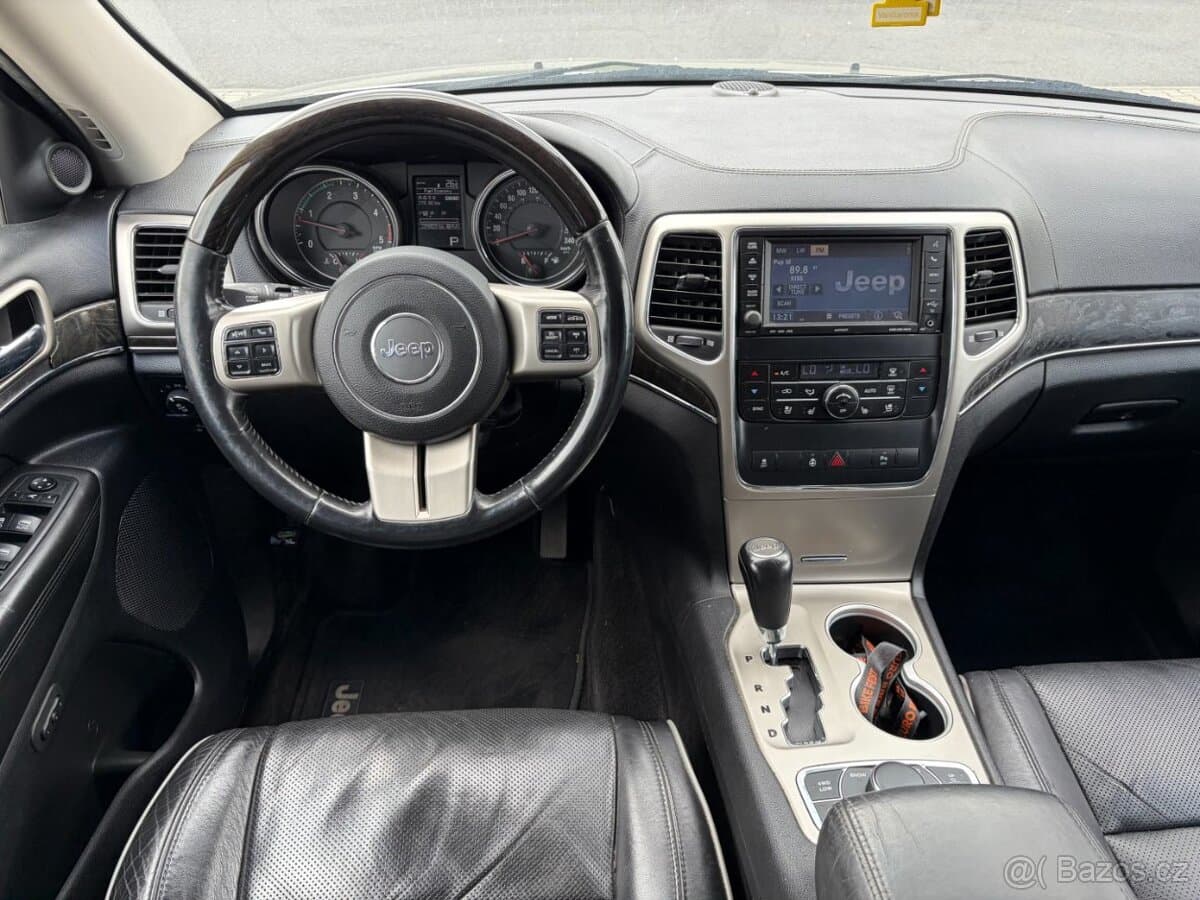 2011 Jeep CHEROKEE - 11