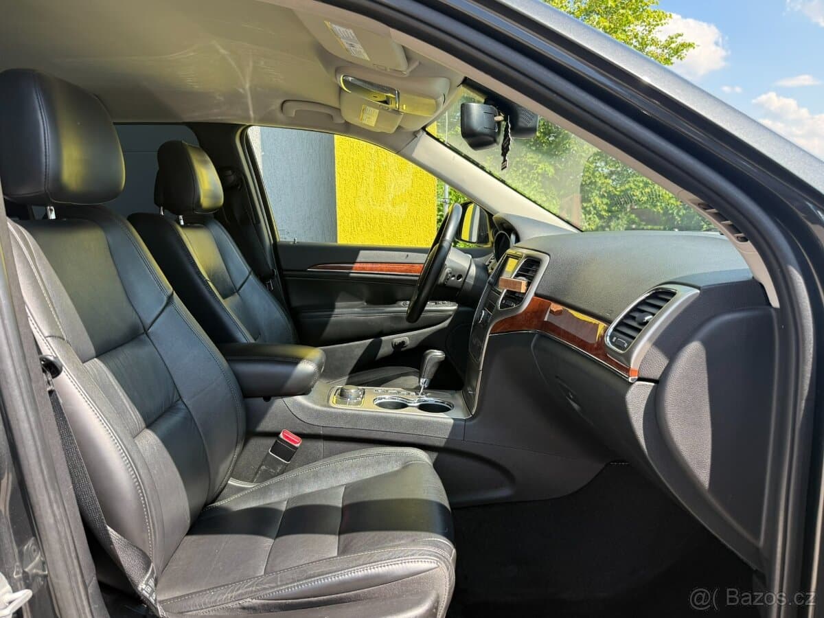 2011 Jeep CHEROKEE - 11