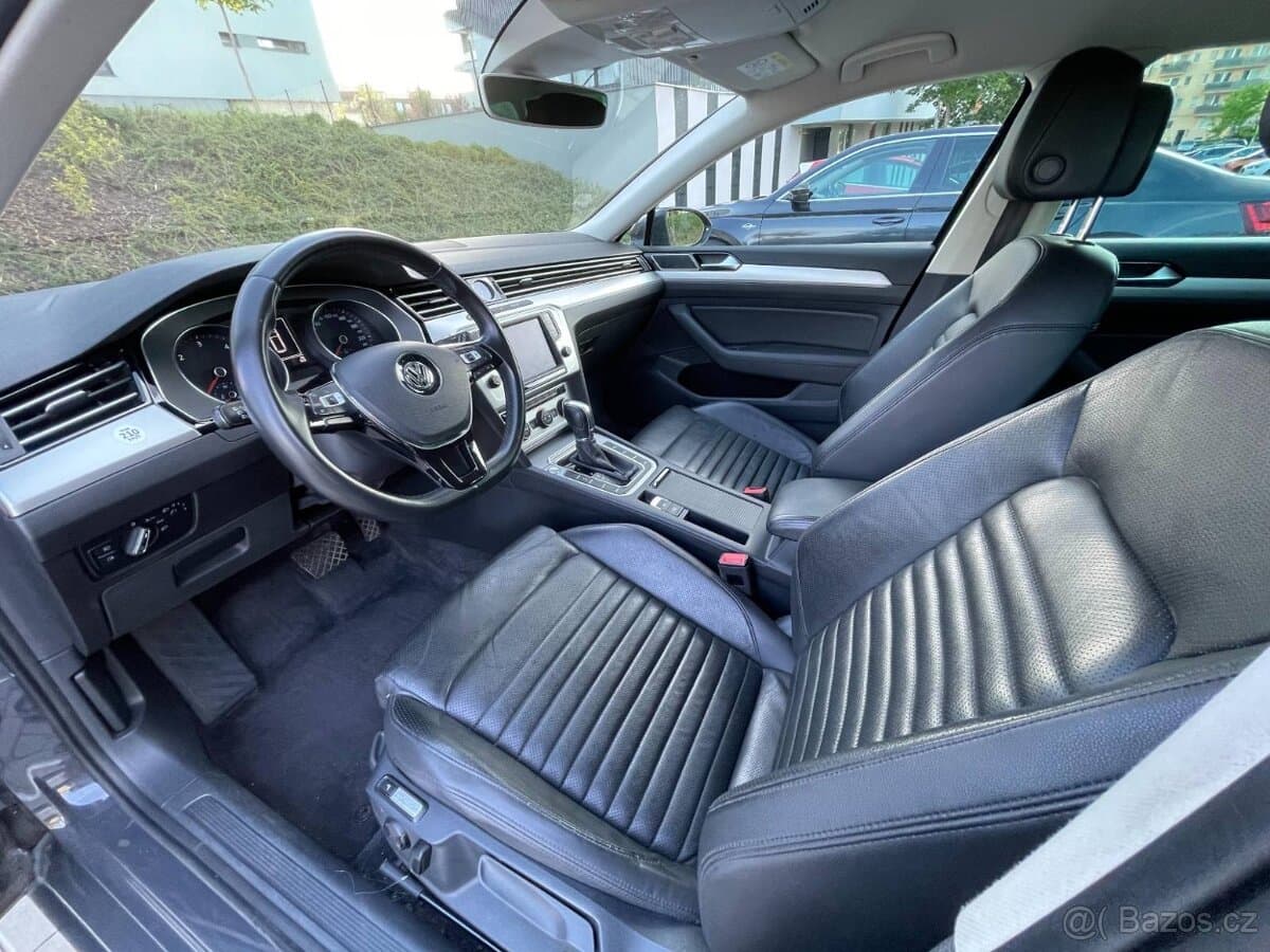 2015 Volkswagen PASSAT - 11