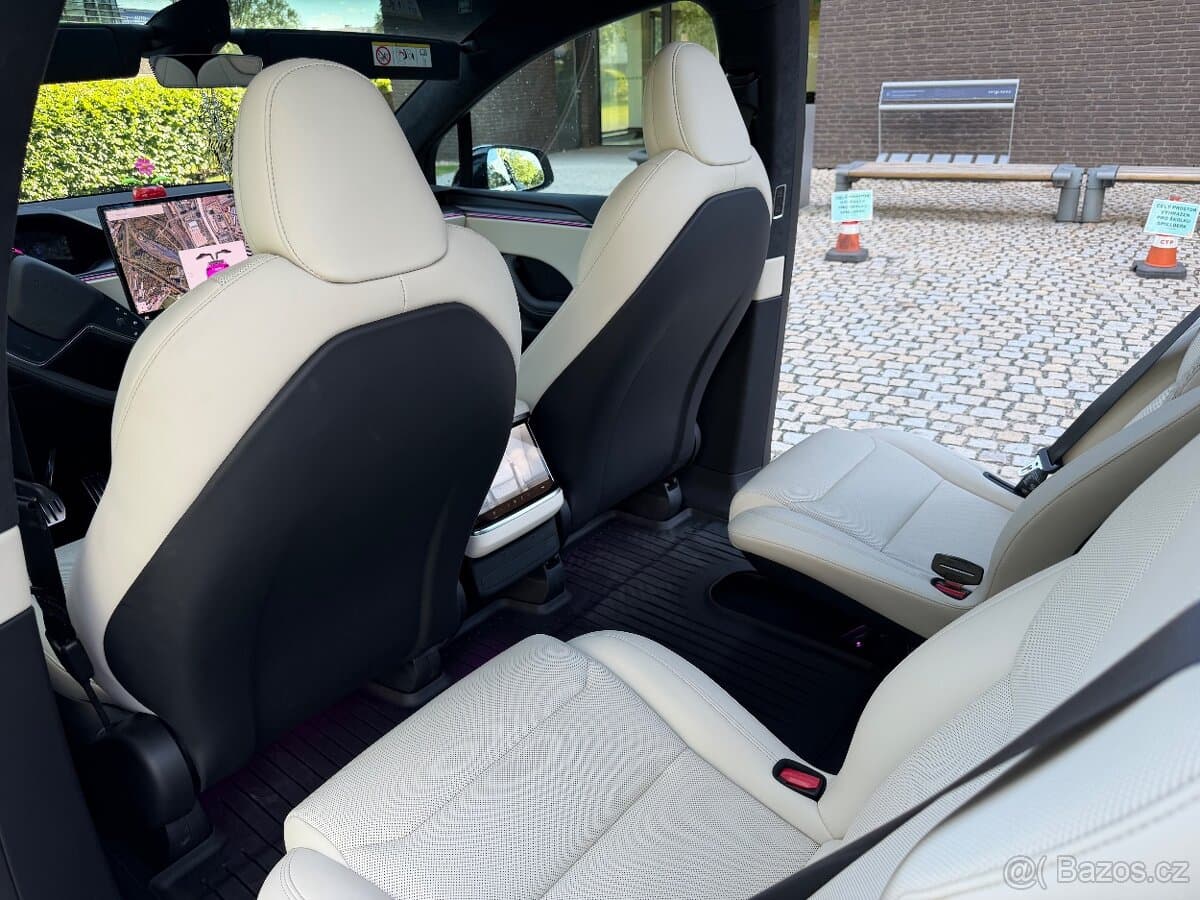 2026 Tesla MODEL X - 11
