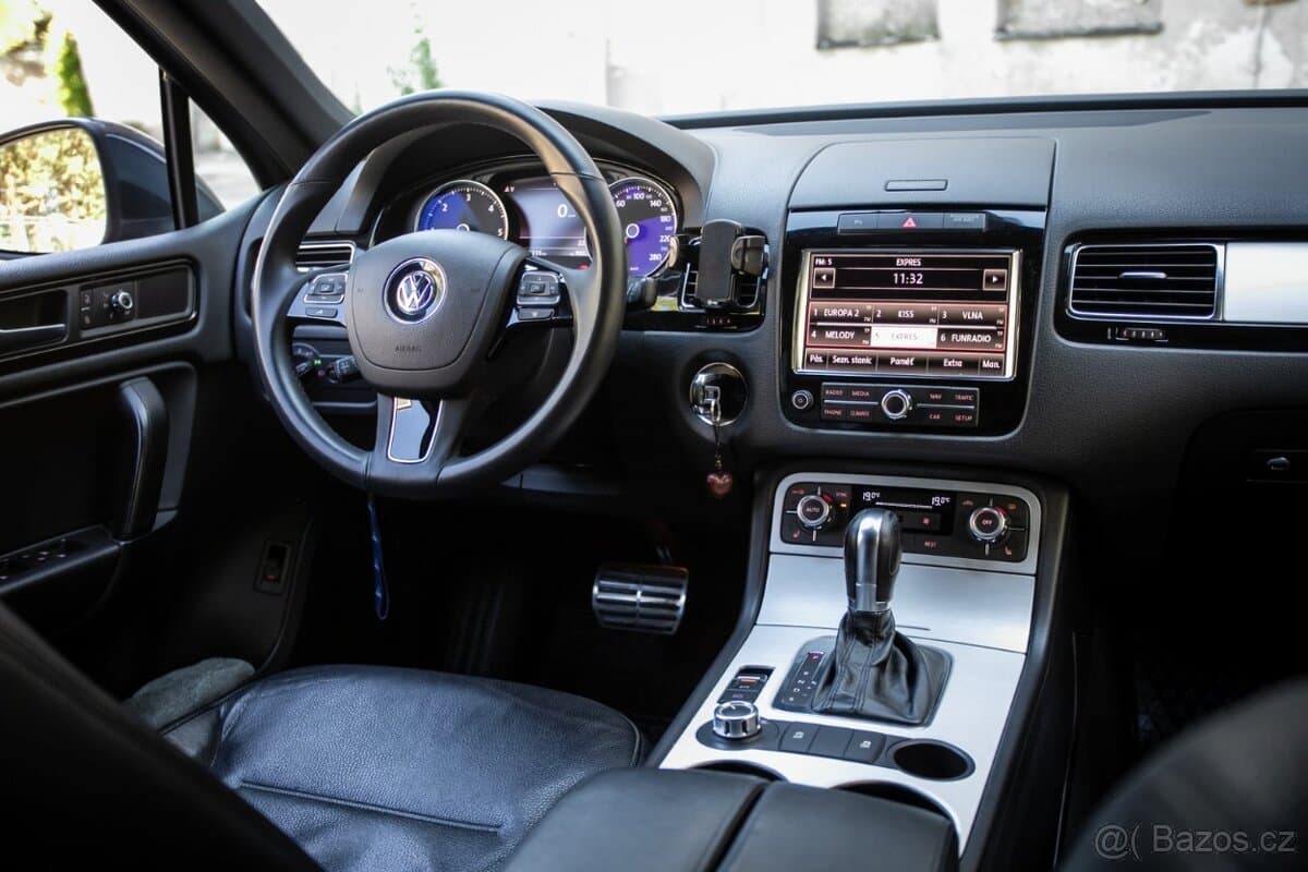2011 Volkswagen TOUAREG - 11