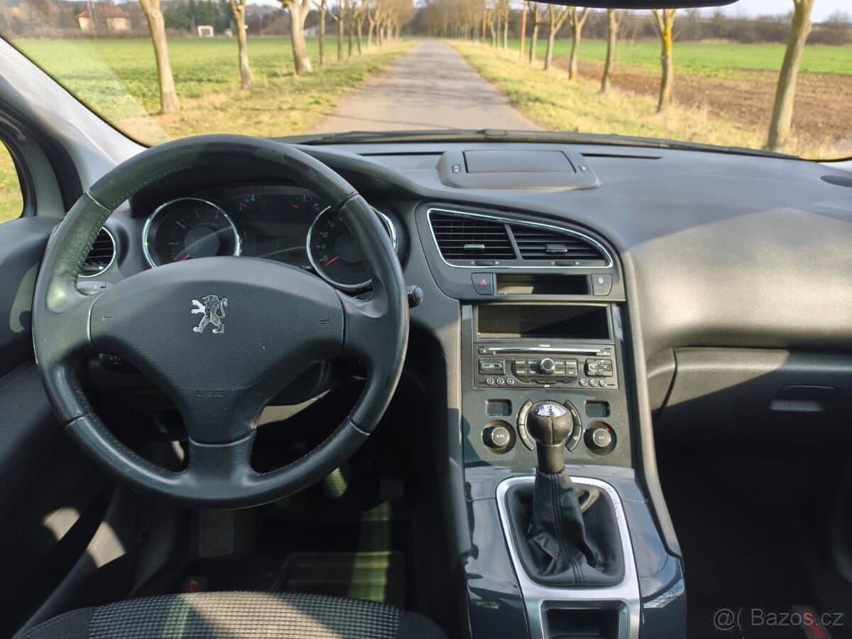 2010 Peugeot 5008 - 11