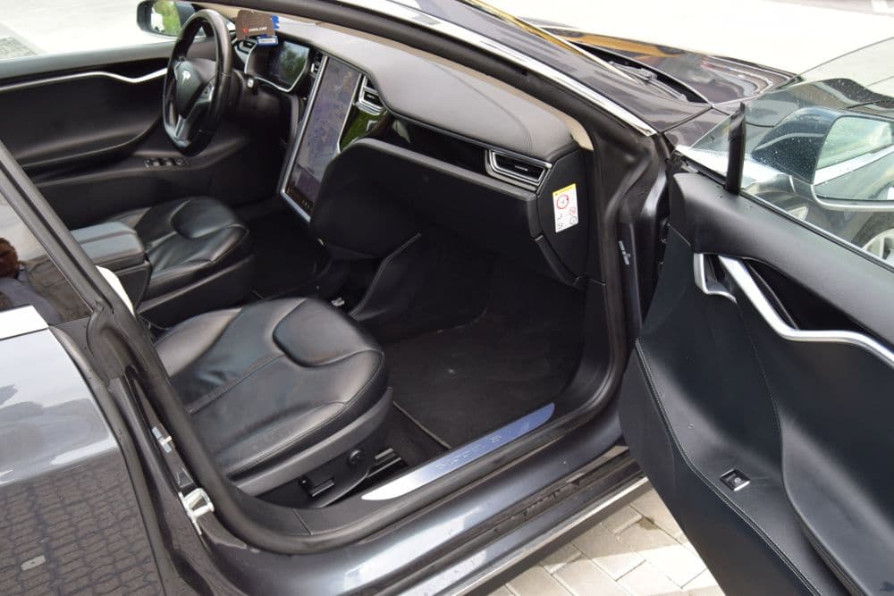2015 Tesla MODEL S - 11