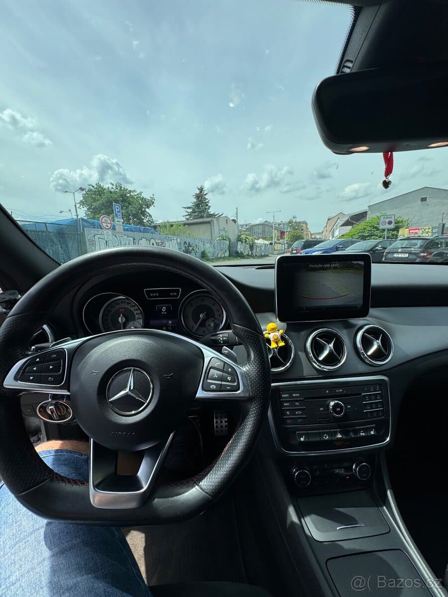 2015 Mercedes-Benz CLA - 11