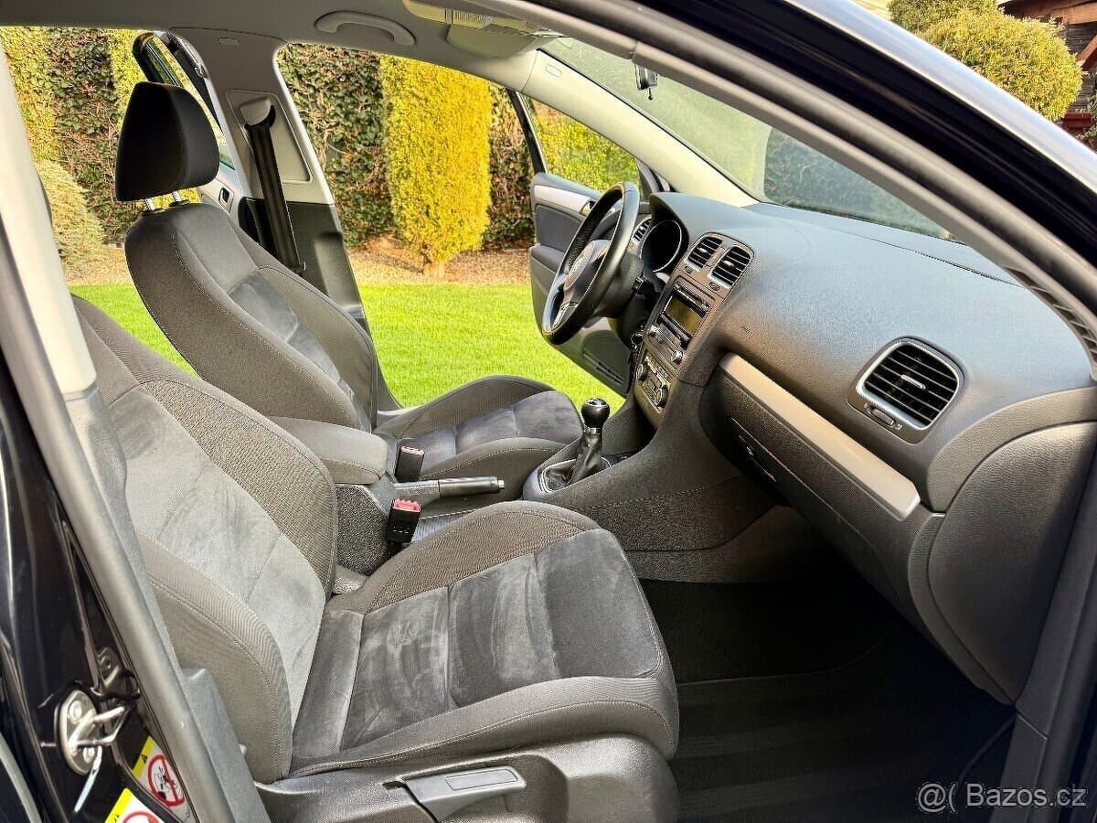 2011 Volkswagen GOLF - 11