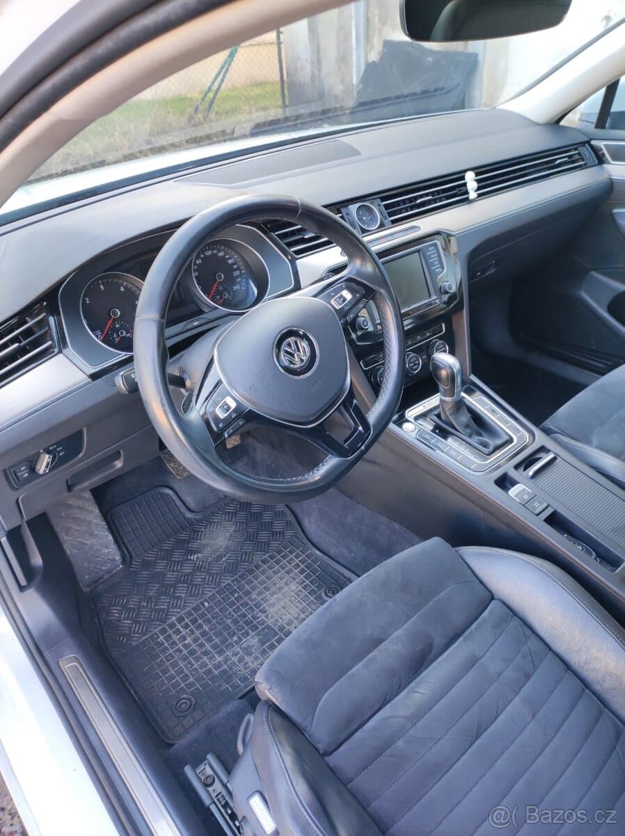 2015 Volkswagen PASSAT - 11