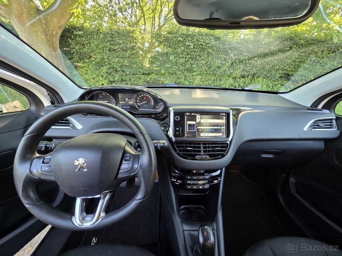 2013 Peugeot 208 - 11