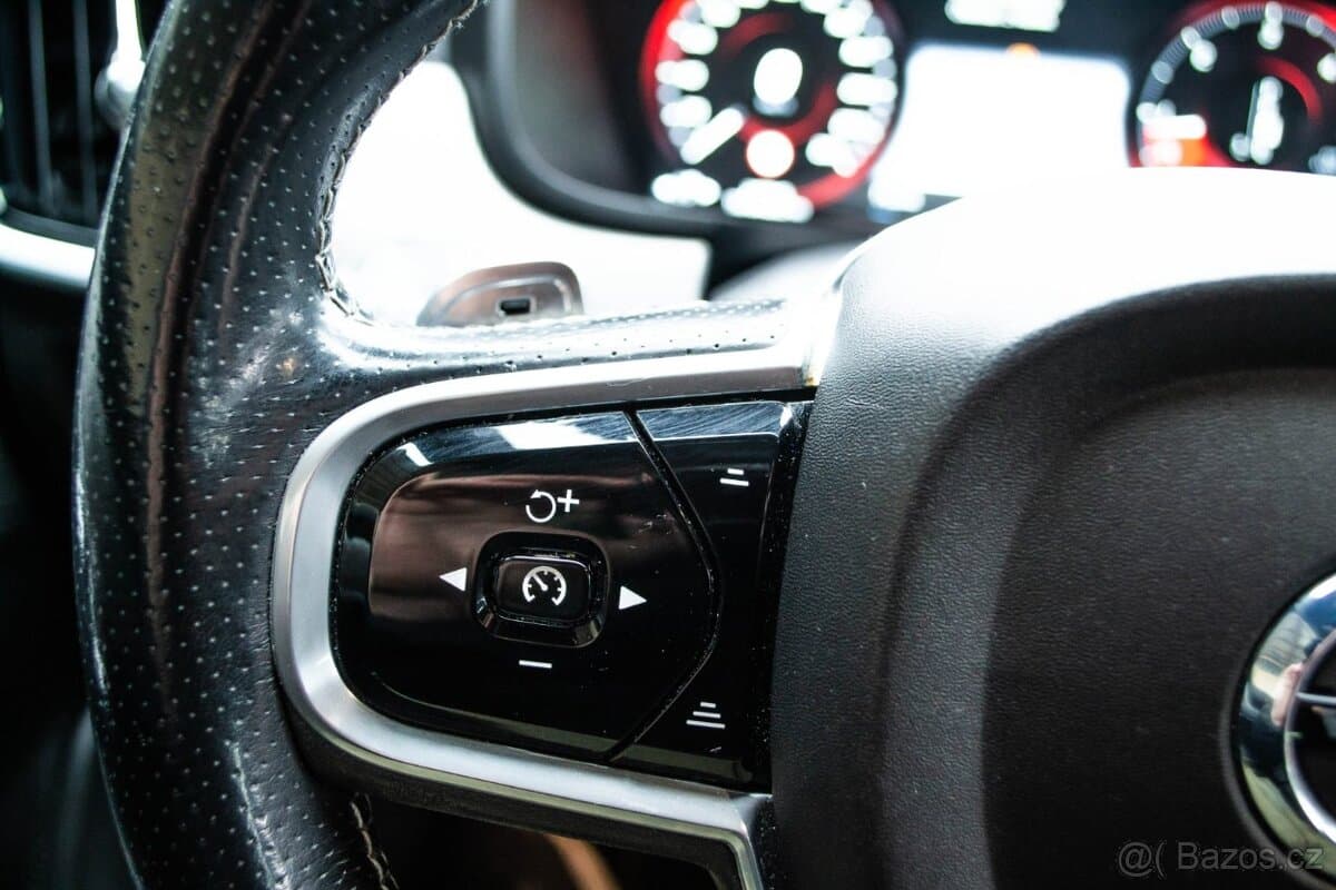 2017 Volvo S90 - 11