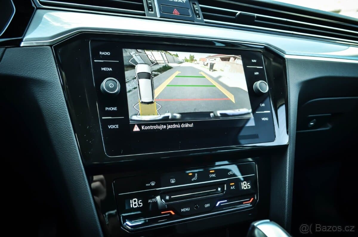 2023 Volkswagen PASSAT - 11