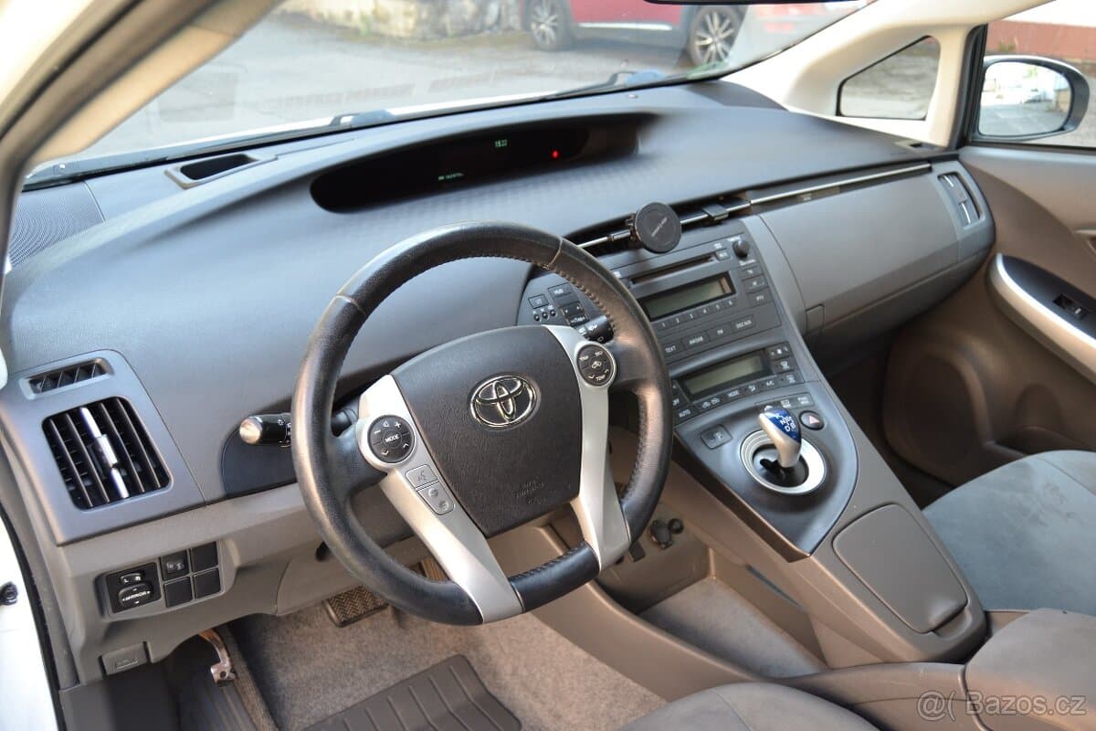 2009 Toyota PRIUS - 11