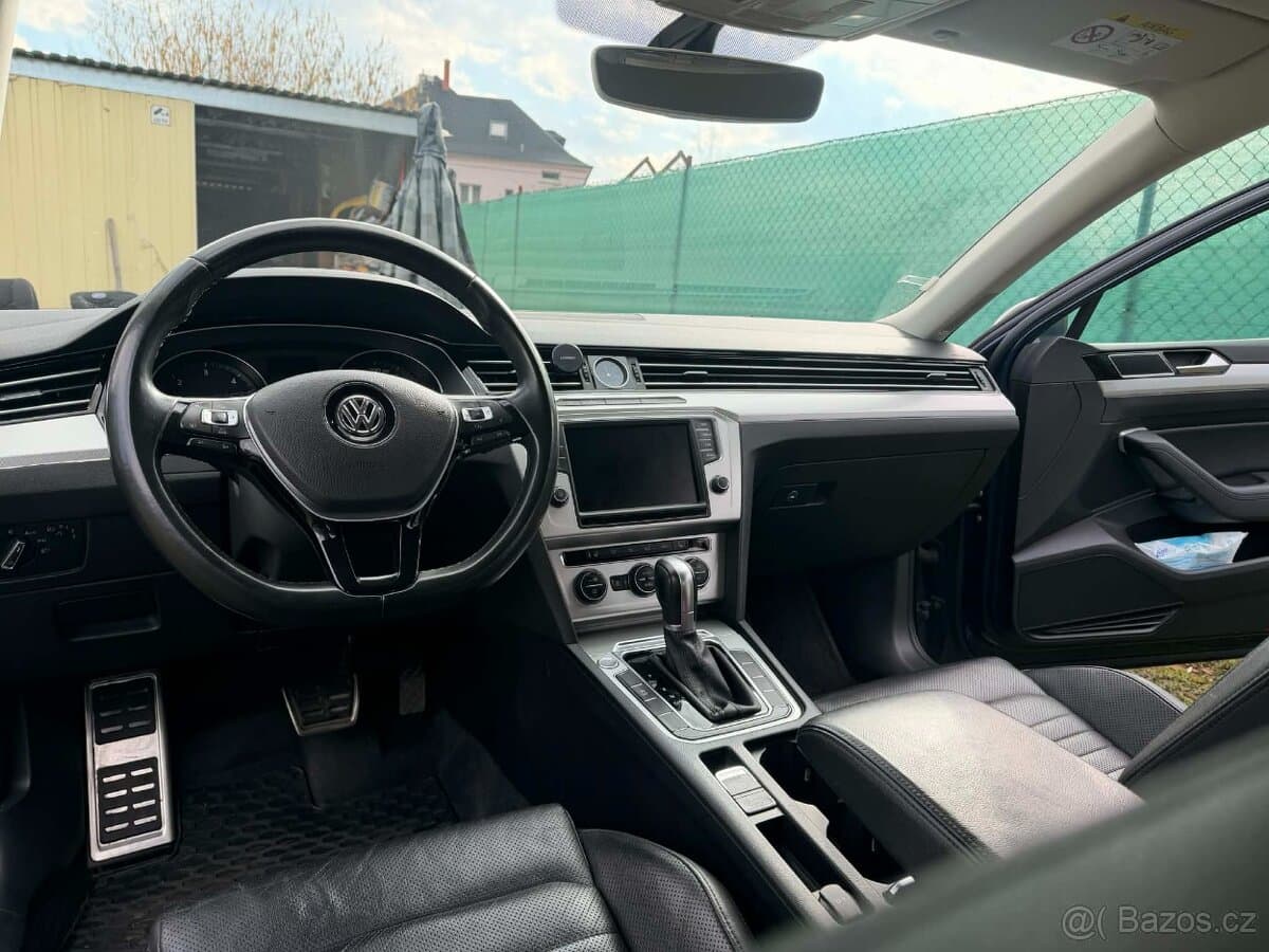 2015 Volkswagen PASSAT - 11