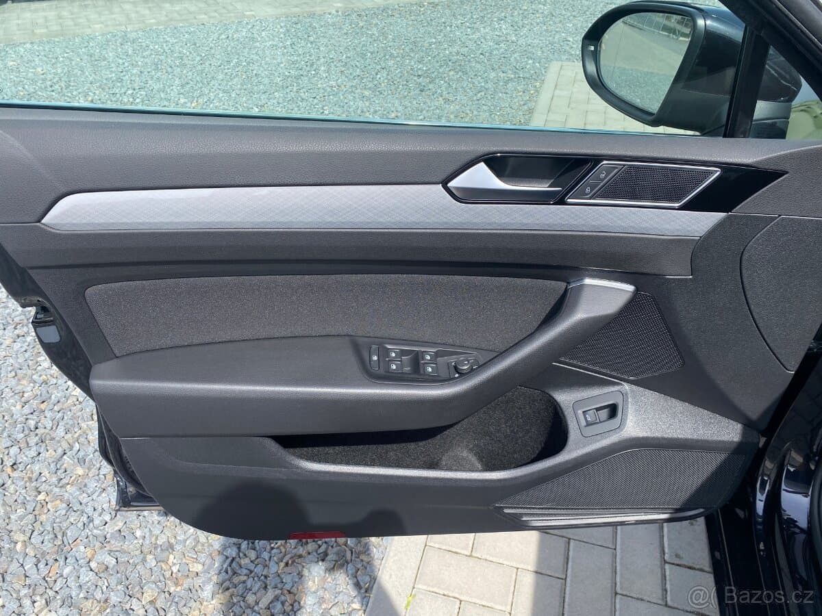 2022 Volkswagen PASSAT - 11