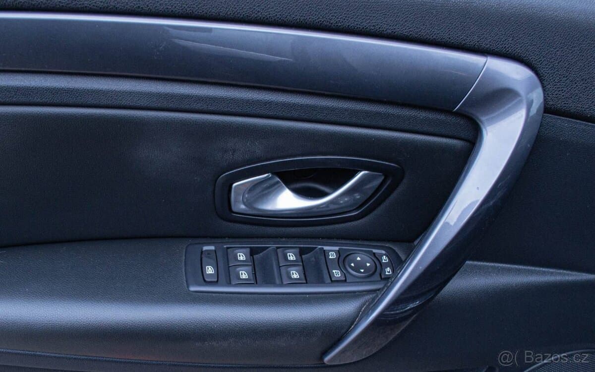 2010 Renault LAGUNA - 11