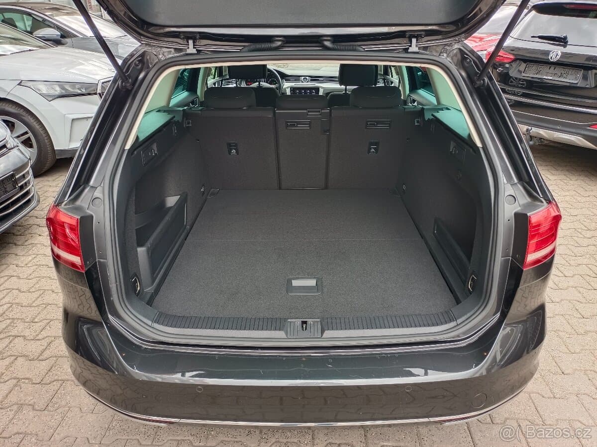 2019 Volkswagen PASSAT - 11