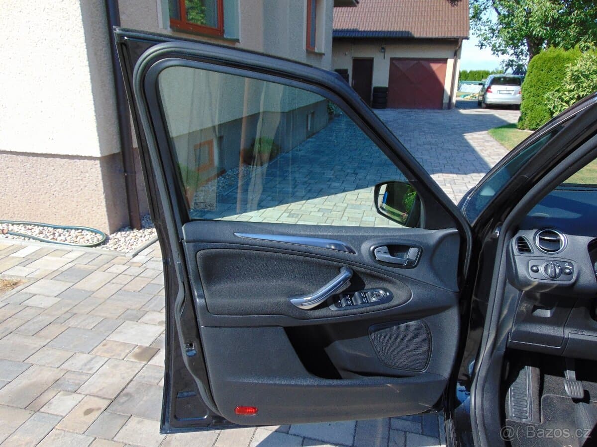 2013 Ford S-MAX - 11