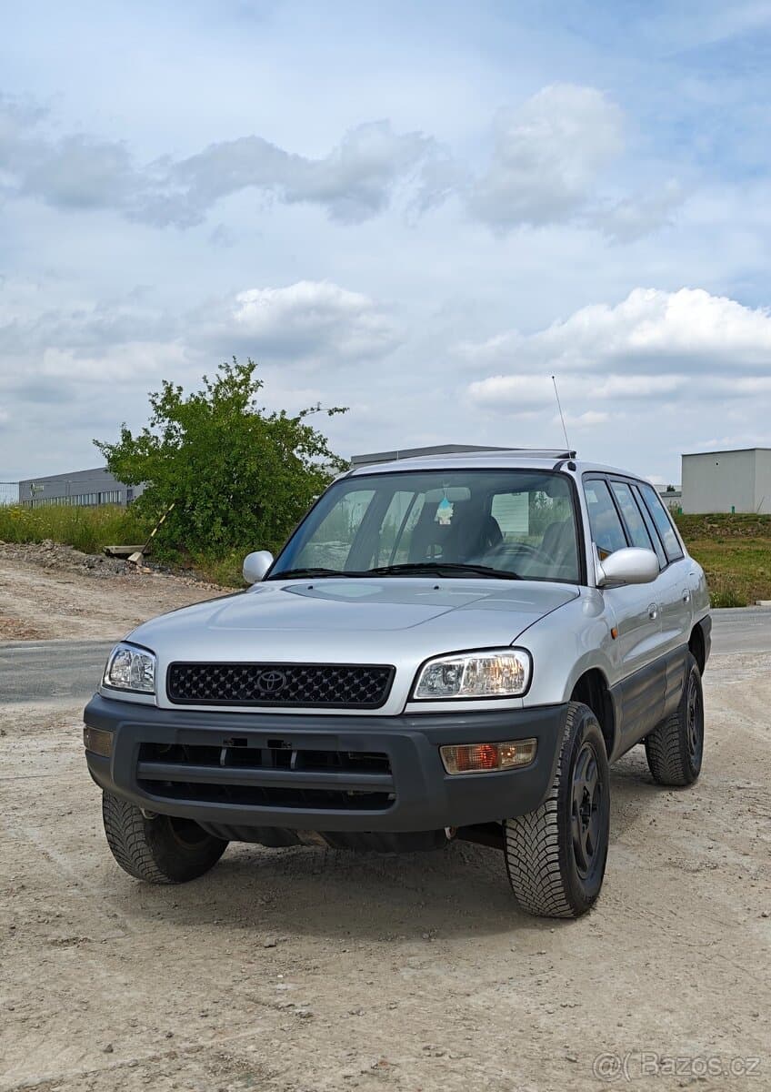 1998 Toyota RAV4 - 11