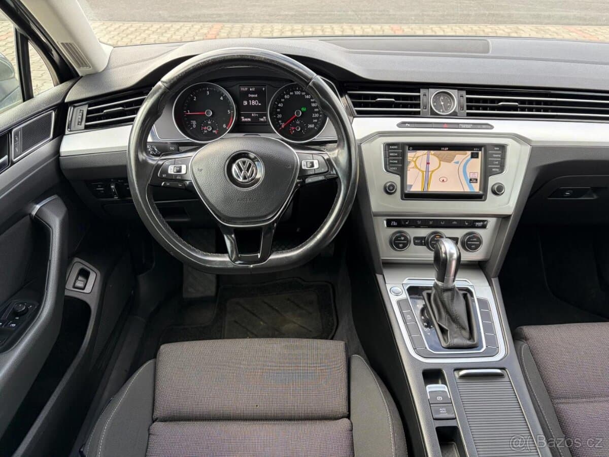 2016 Volkswagen PASSAT - 11