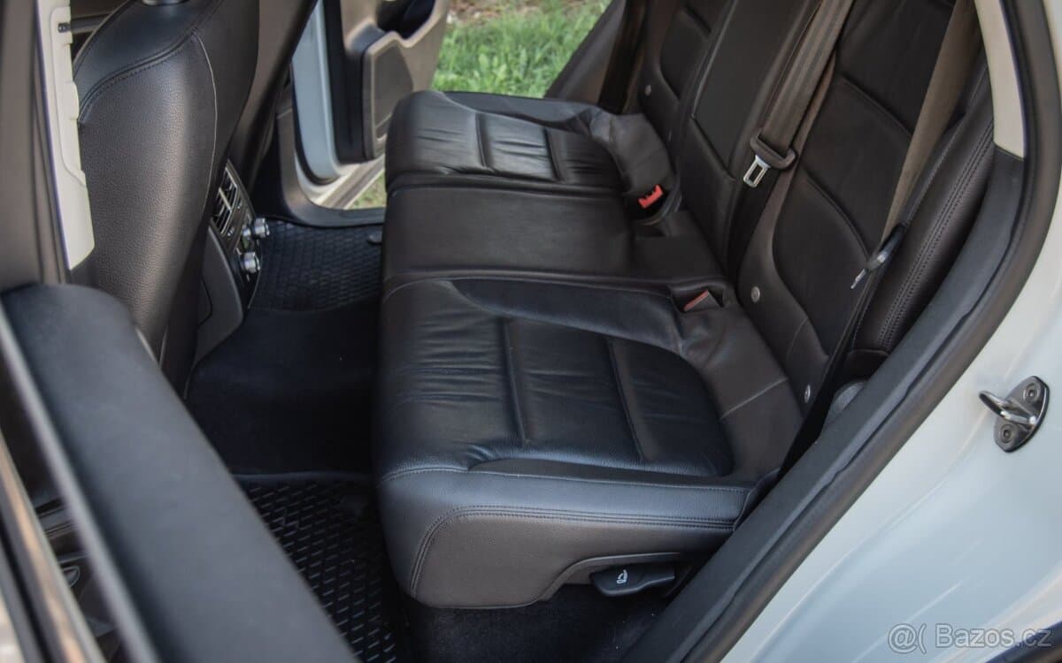 2015 Volkswagen TOUAREG - 11