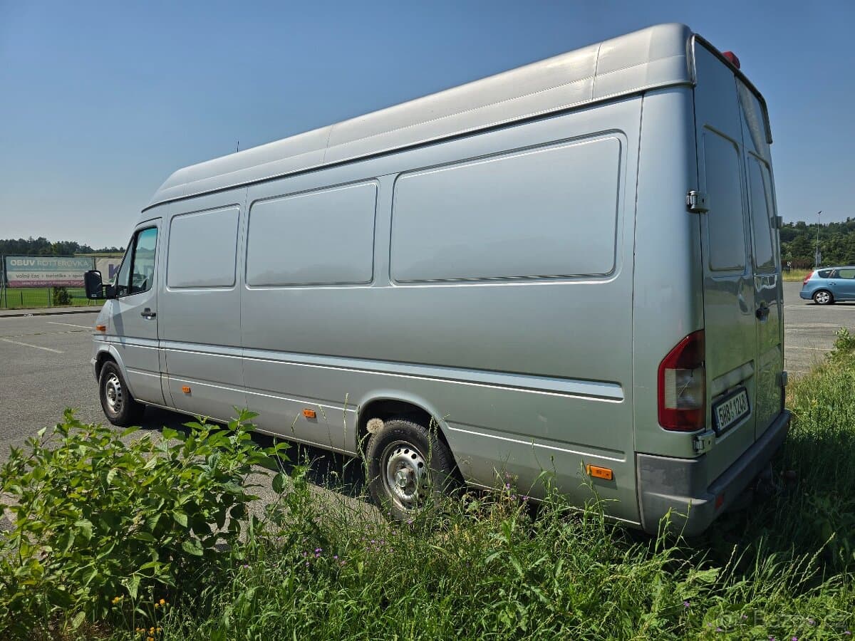 2005 Mercedes-Benz SPRINTER - 11