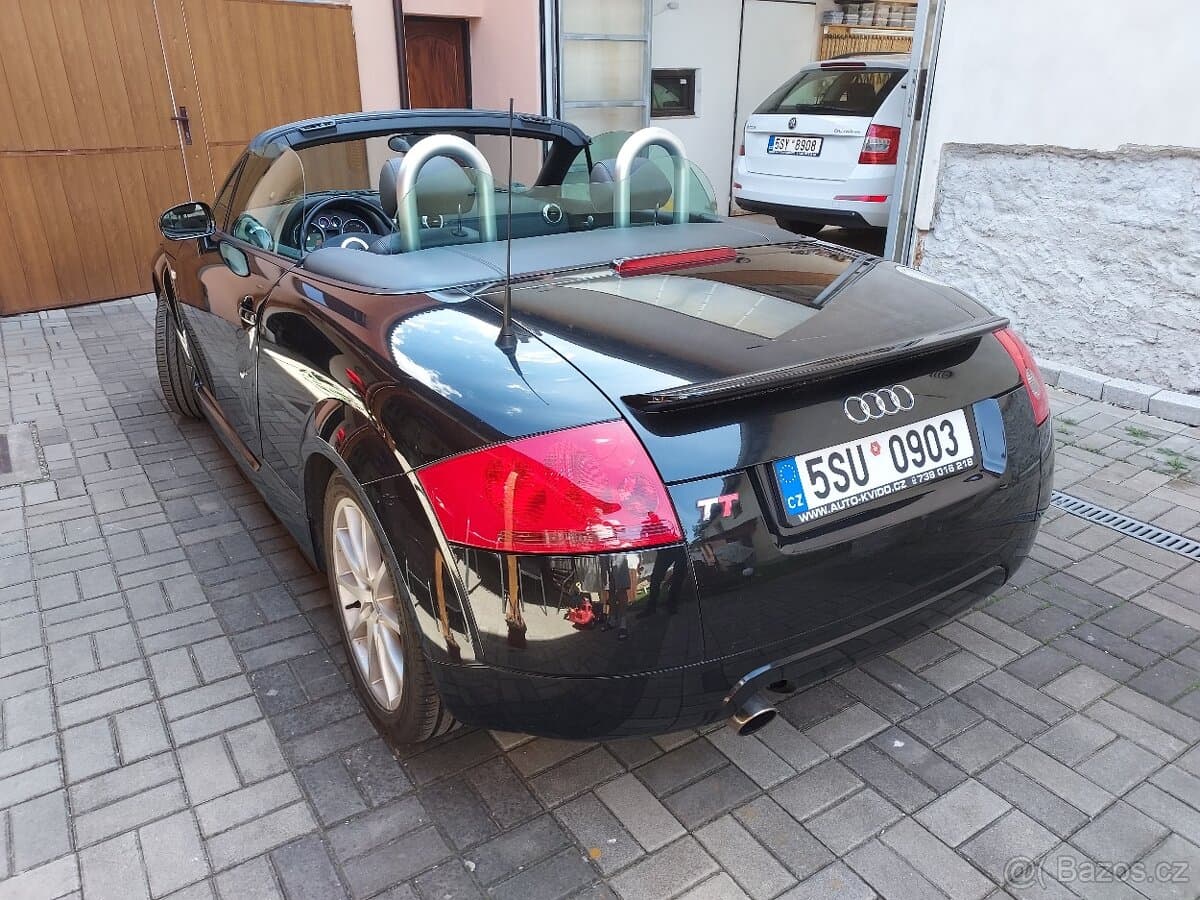 2003 Audi TT - 11