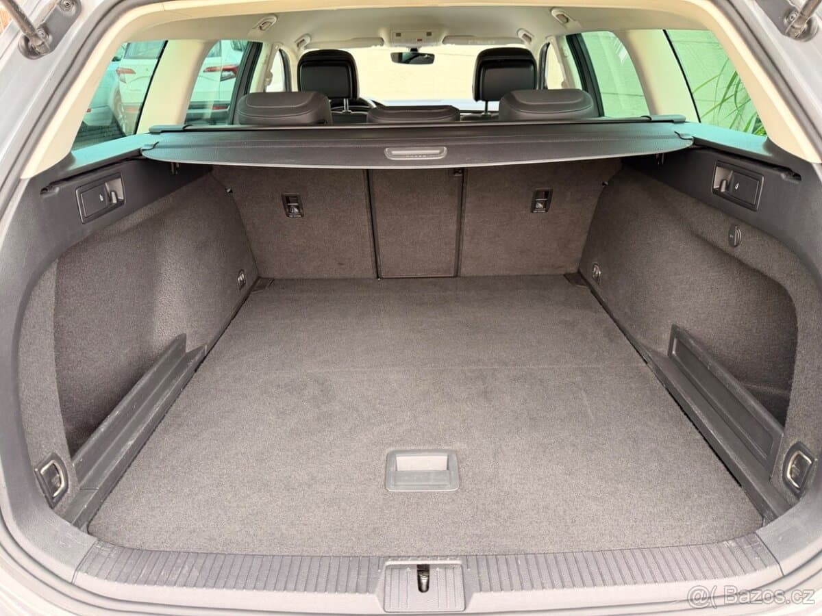 2019 Volkswagen PASSAT - 11