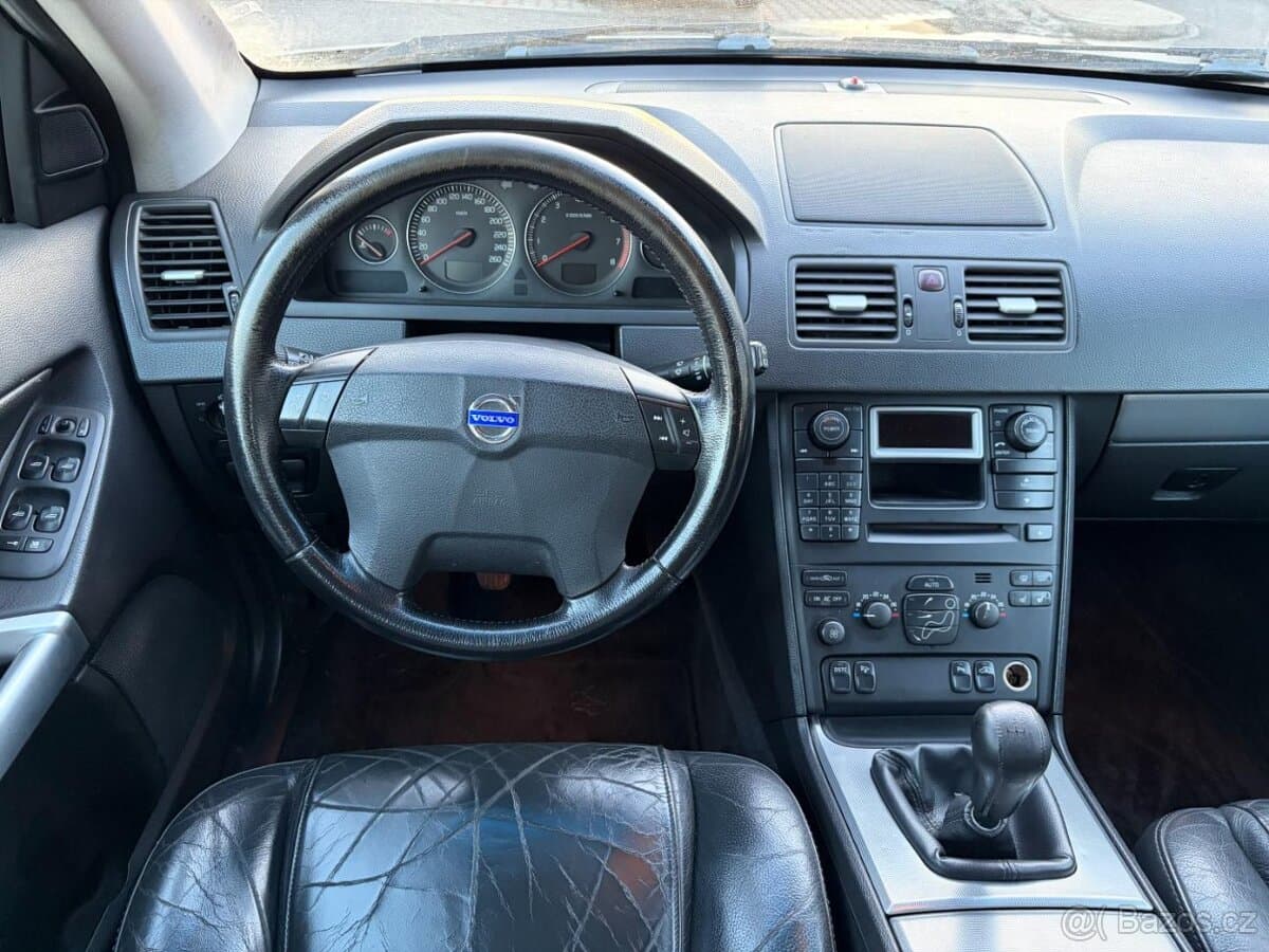 2004 Volvo XC90 - 11